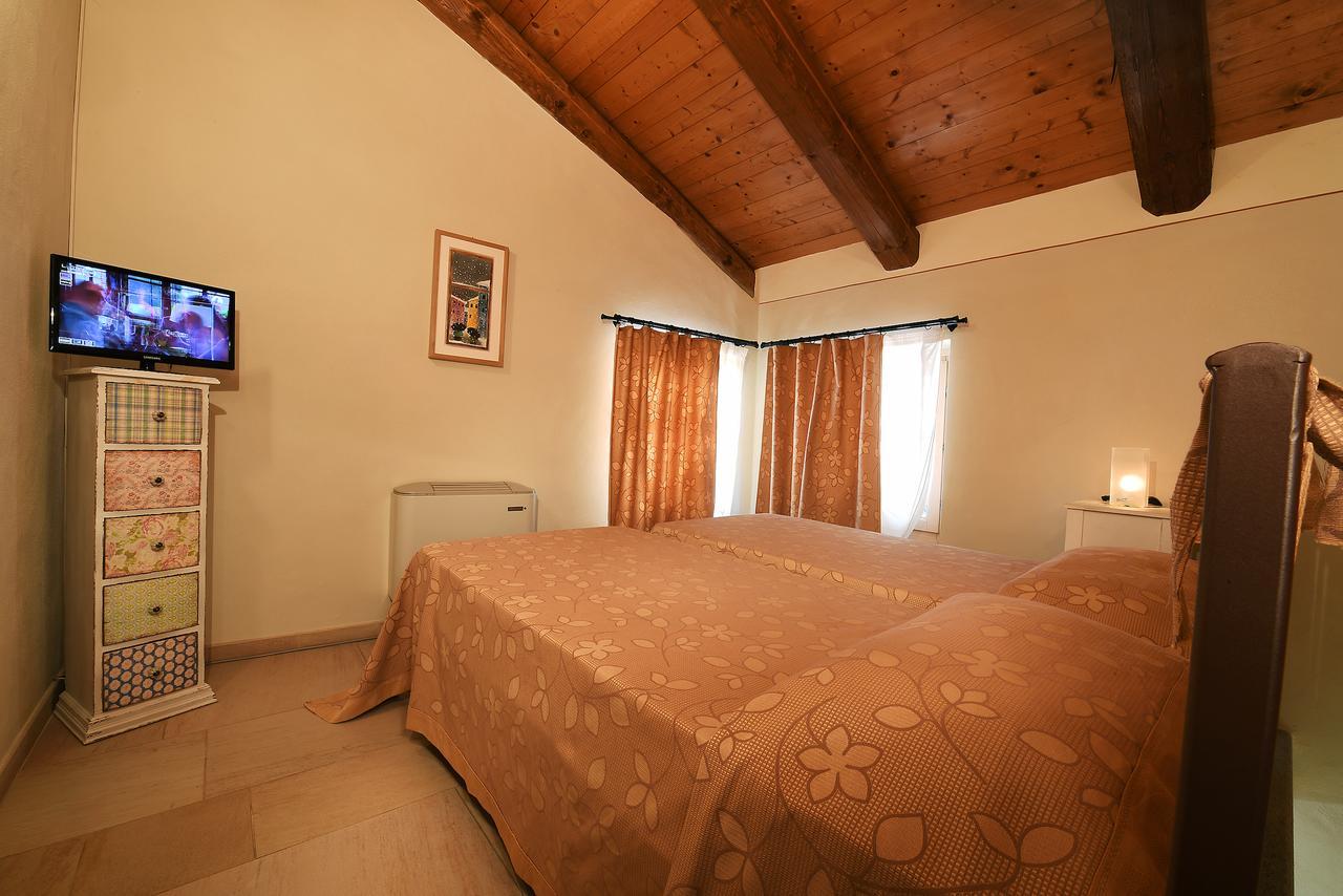 Notte In Langa Bed & Breakfast La Morra Exterior photo